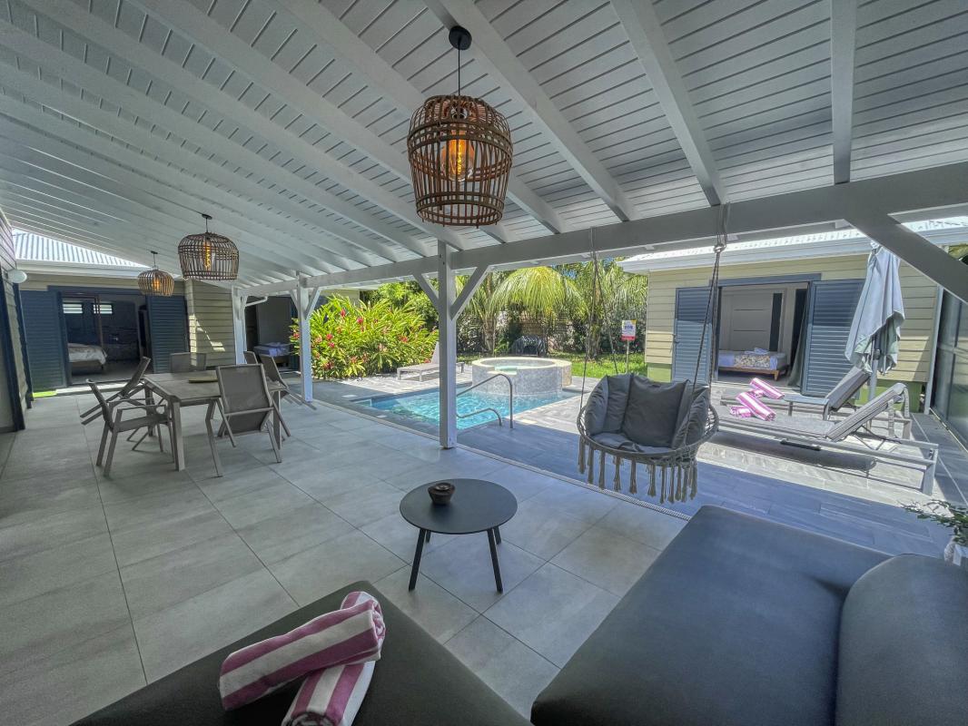 Location villa piscine Saint François Guadeloupe_salon terasse