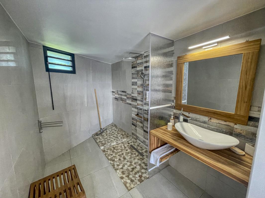 Location villa piscine Saint François Guadeloupe_sdb 1