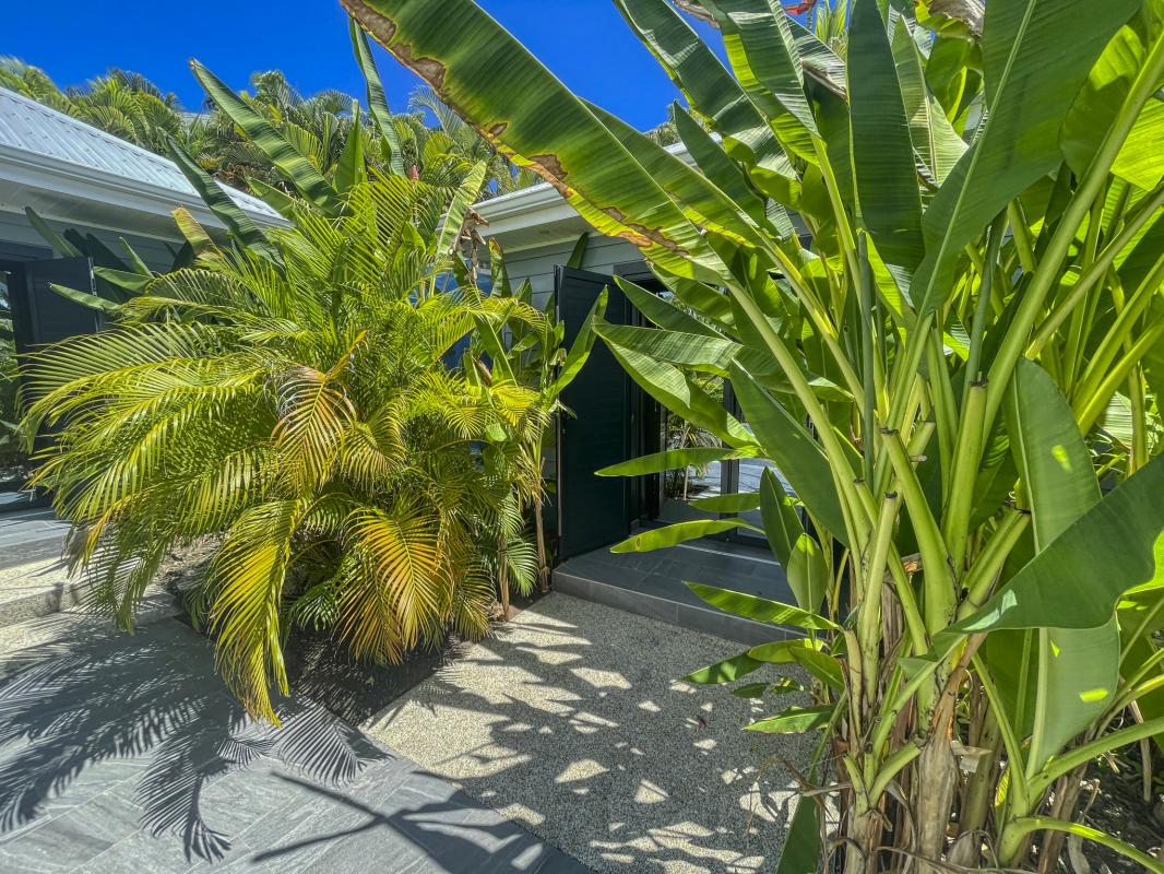 Location villa piscine Saint François Guadeloupe_chemin chambre 1