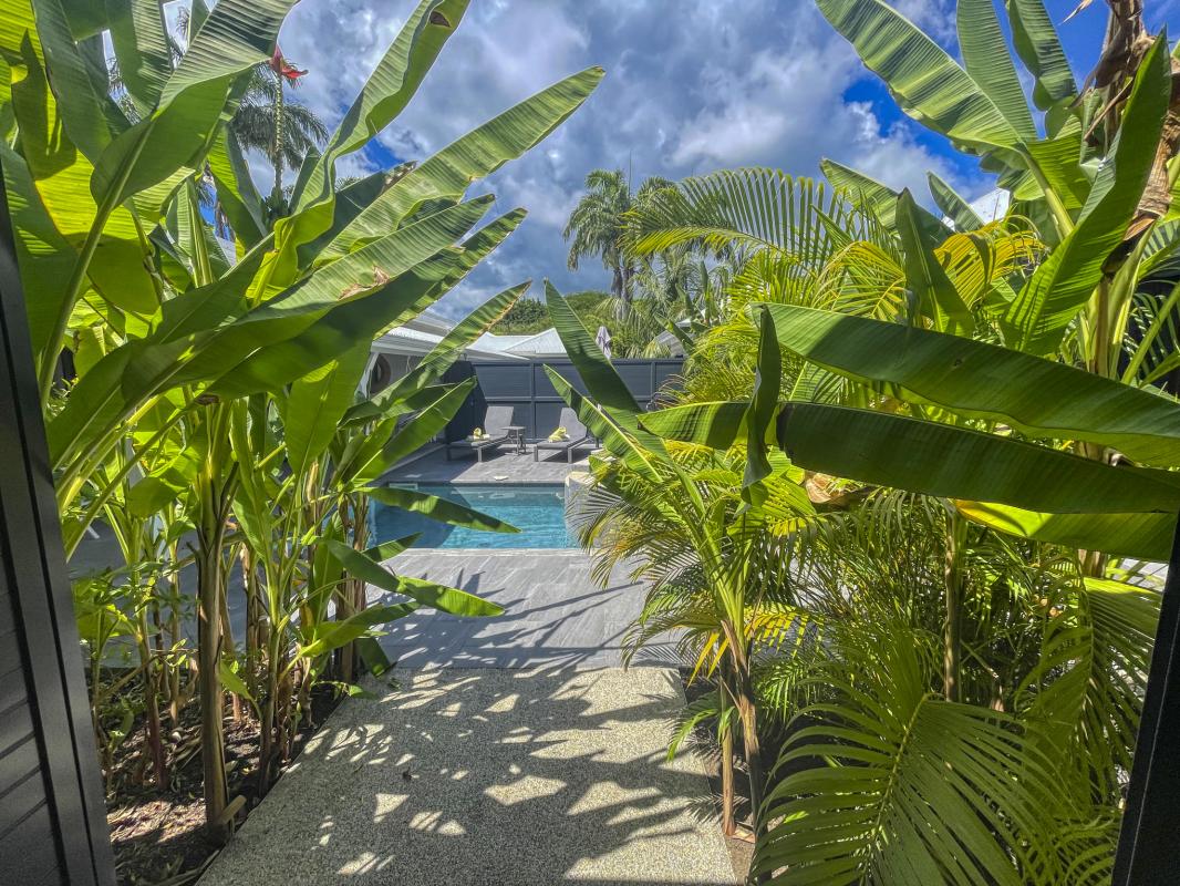 Location villa piscine Saint François Guadeloupe_chemin chambre 2