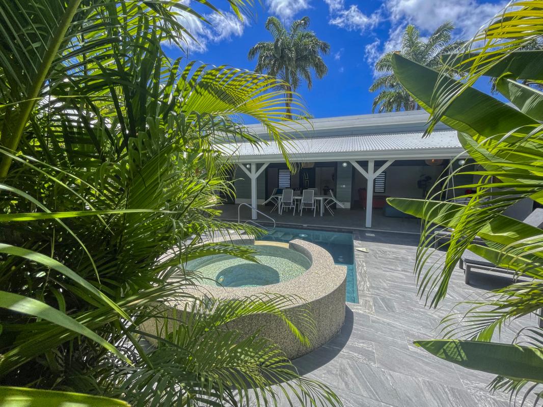Location villa piscine Saint François Guadeloupe_jacuzzi
