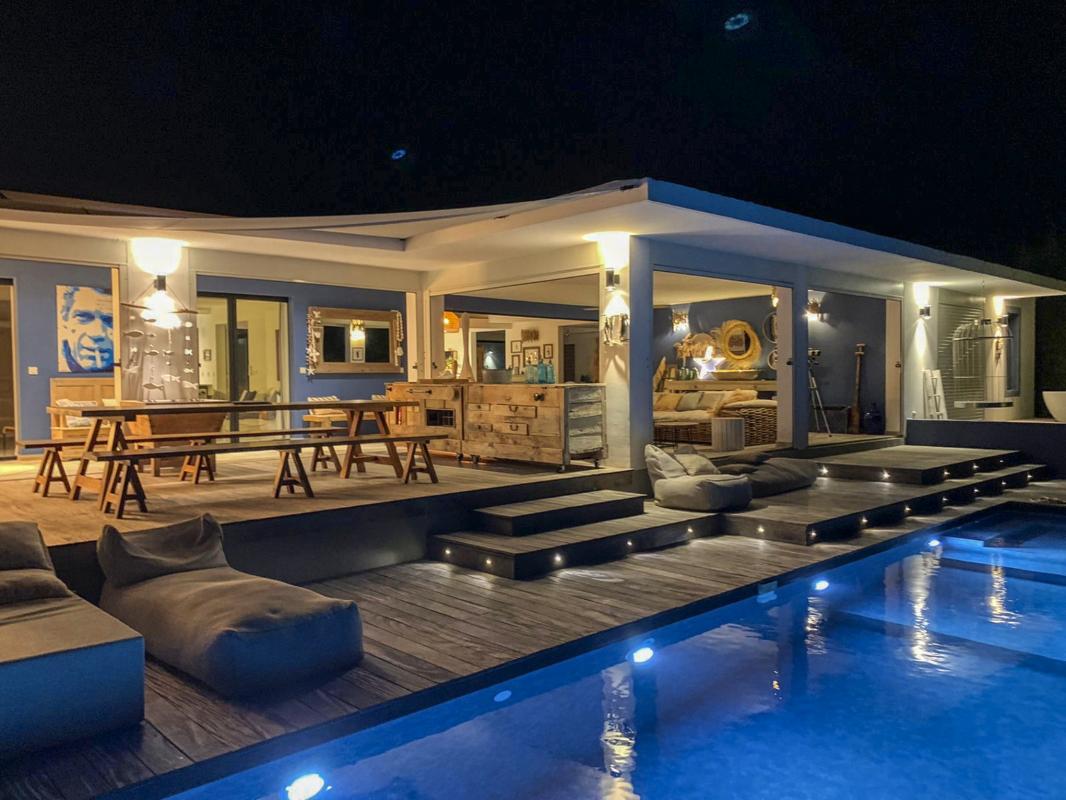 Location villa piscine vue mer Saint François Guadeloupe_piscine nuit