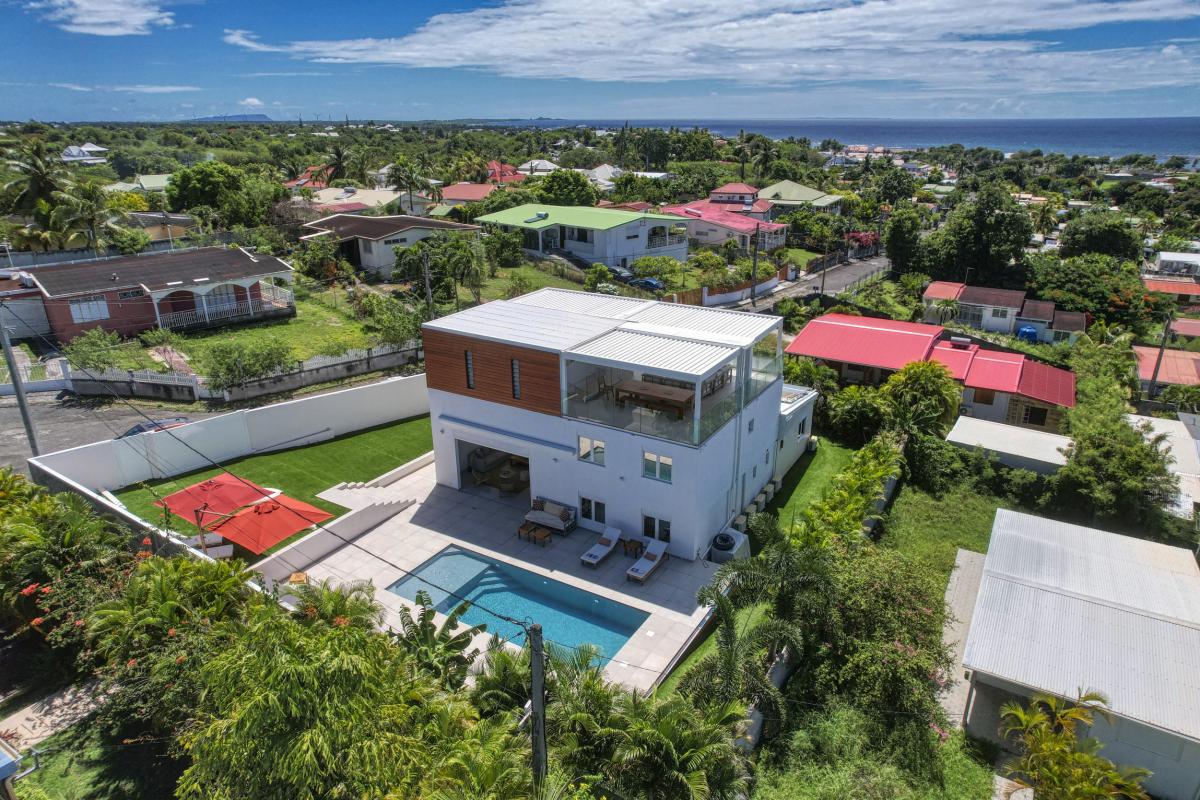 Location villa piscine roof top vue mer Saint François Guadeloupe-Vue ensemble