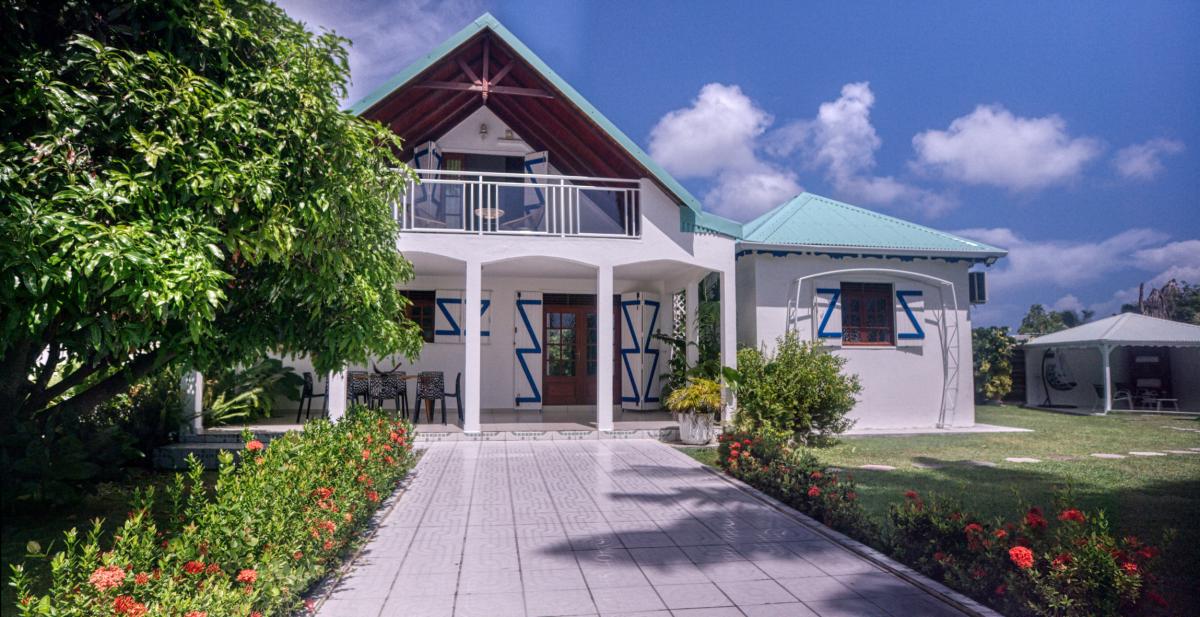 Location villa 5 chambres pour 10 à 20 personnes avec piscine Saint François Guadeloupe