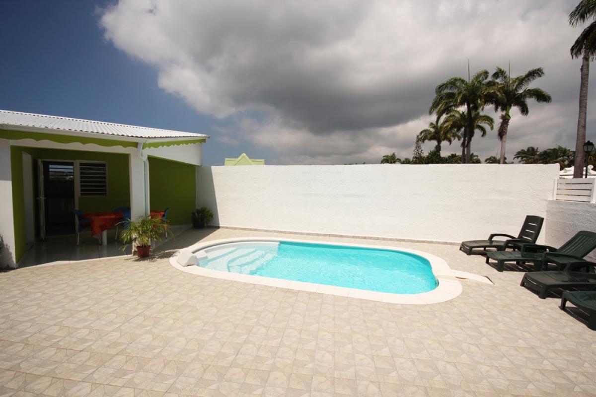 Bungalow avec piscine en Guadeloupe - Exterieur
