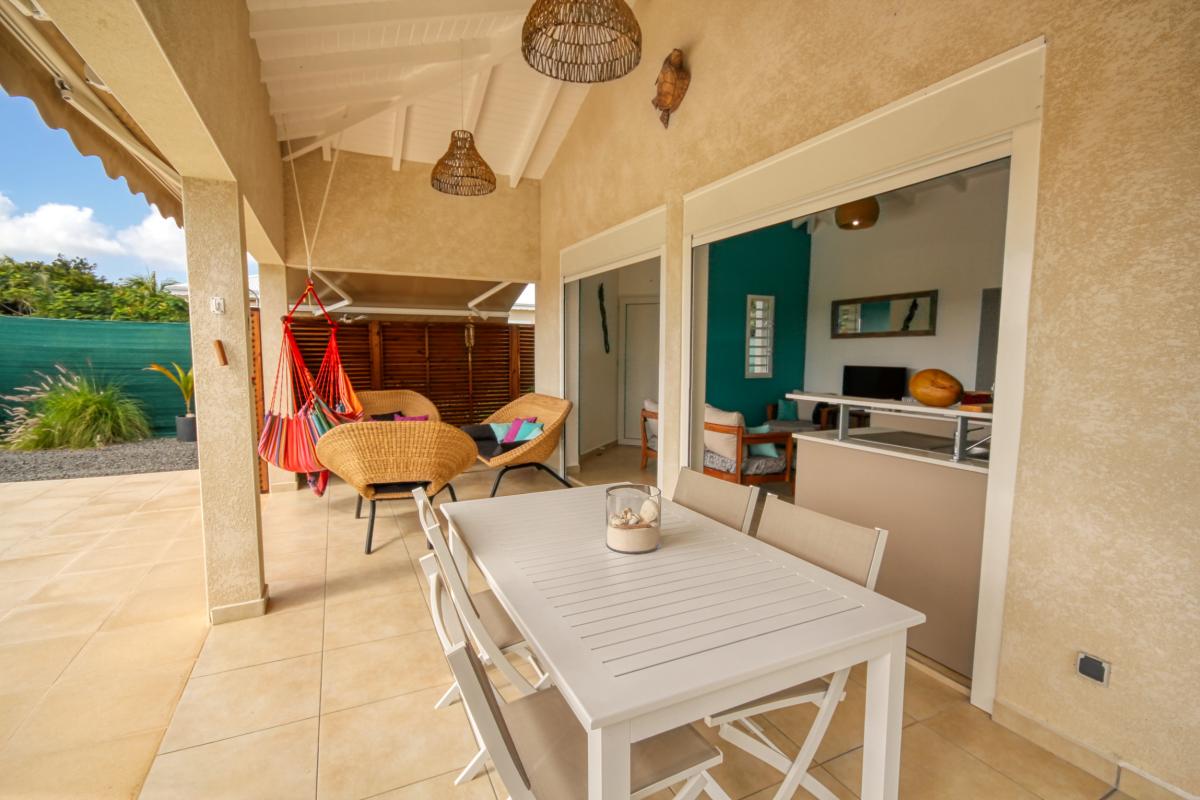 Villa with swimming pool in Guadeloupe - covered terrace