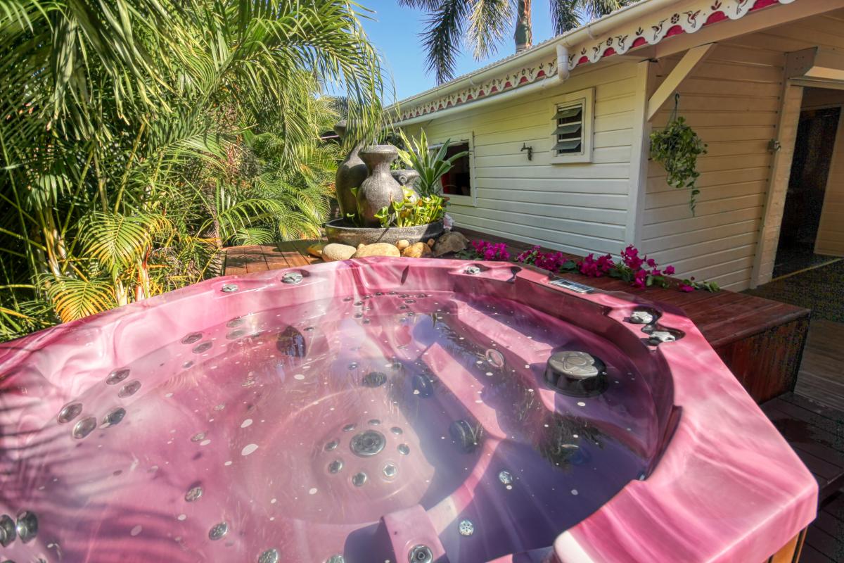 A louer bungalow avec jacuzzi en Guadeloupe - Bain à remou