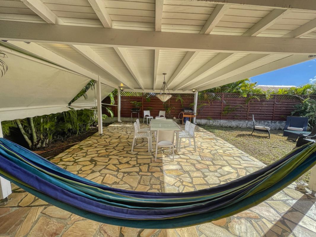 Villa à louer Saint François Guadeloupe__table a manger