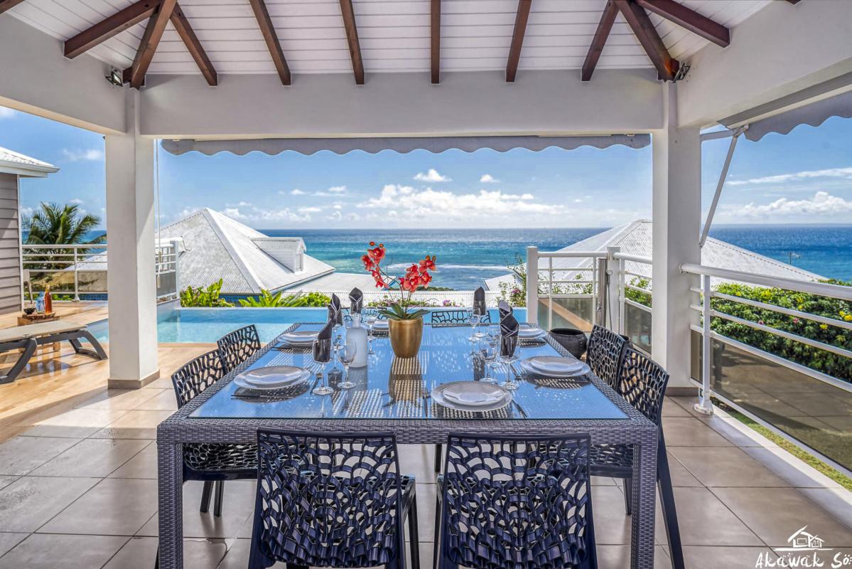 A louer villa 3 chambres Saint François Guadeloupe_ Table extérieur 