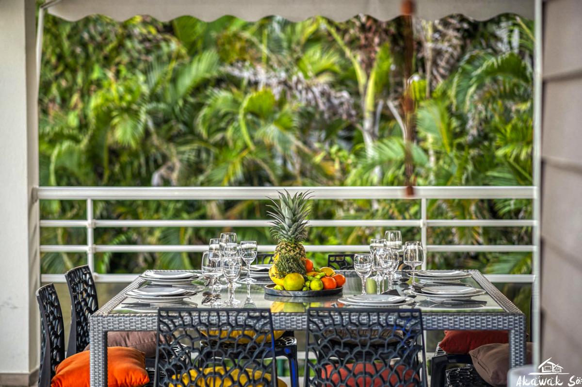 A louer villa 3 chambres Saint François Guadeloupe_ Table extérieur 