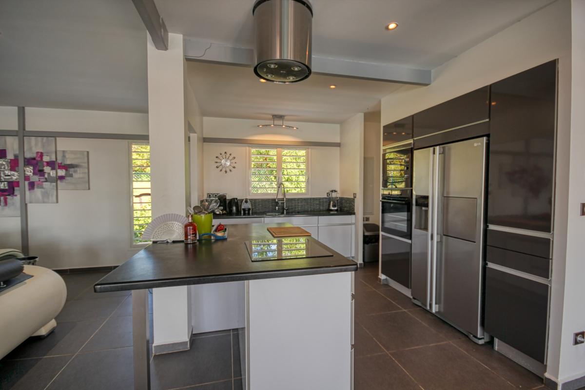 Villa de standing à louer en Guadeloupe - Cuisine