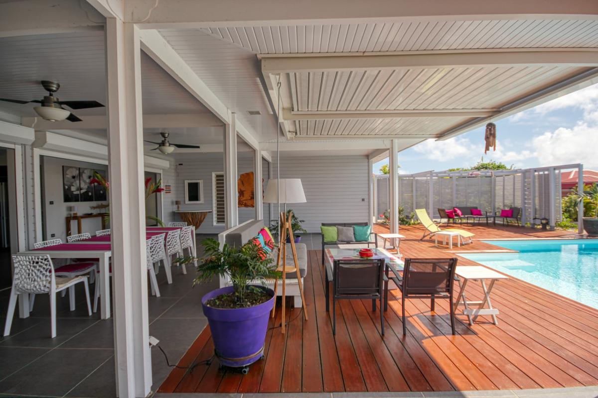 Villa de standing à louer en Guadeloupe pour 6 personnes avec piscine