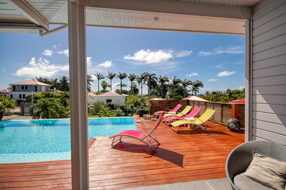 Villa de standing à louer en Guadeloupe pour 6 personnes avec piscine