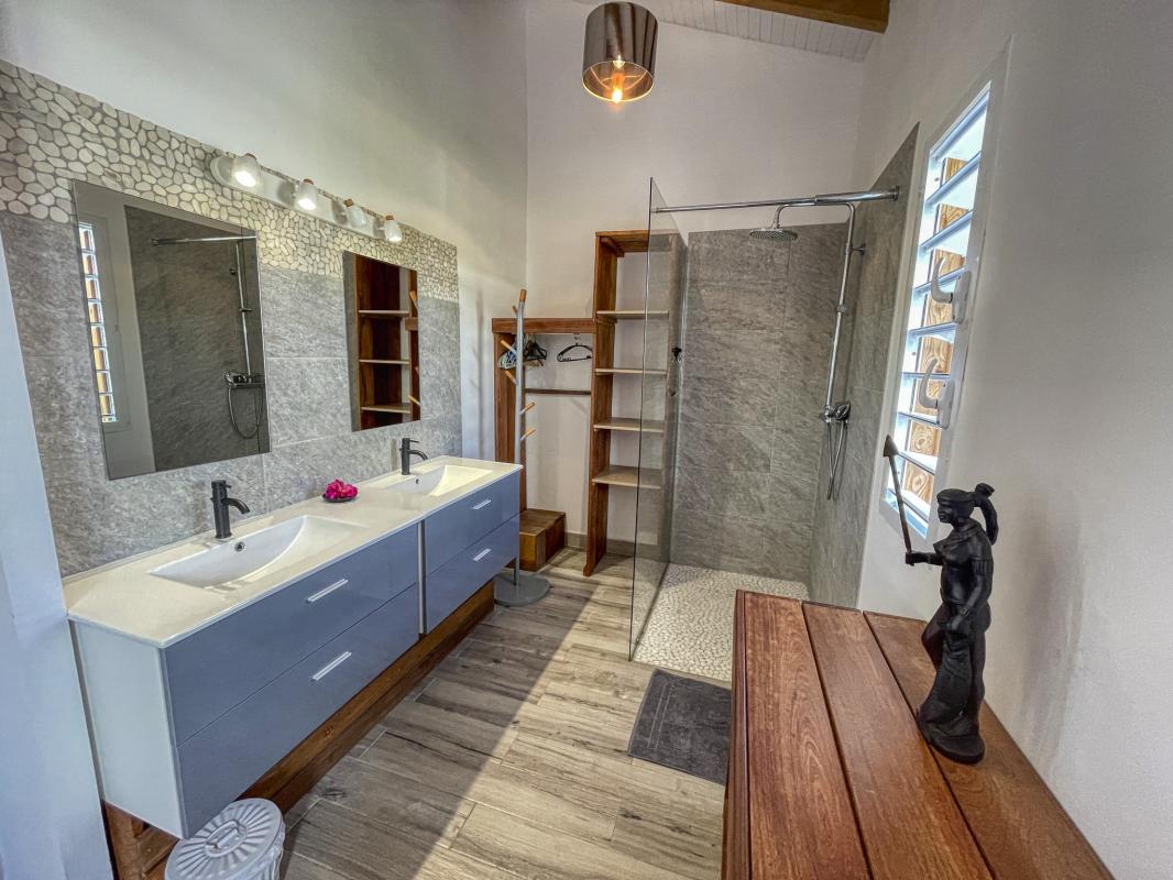 Villa à louer 3 chambres à Saint François Guadeloupe-salle d'eau