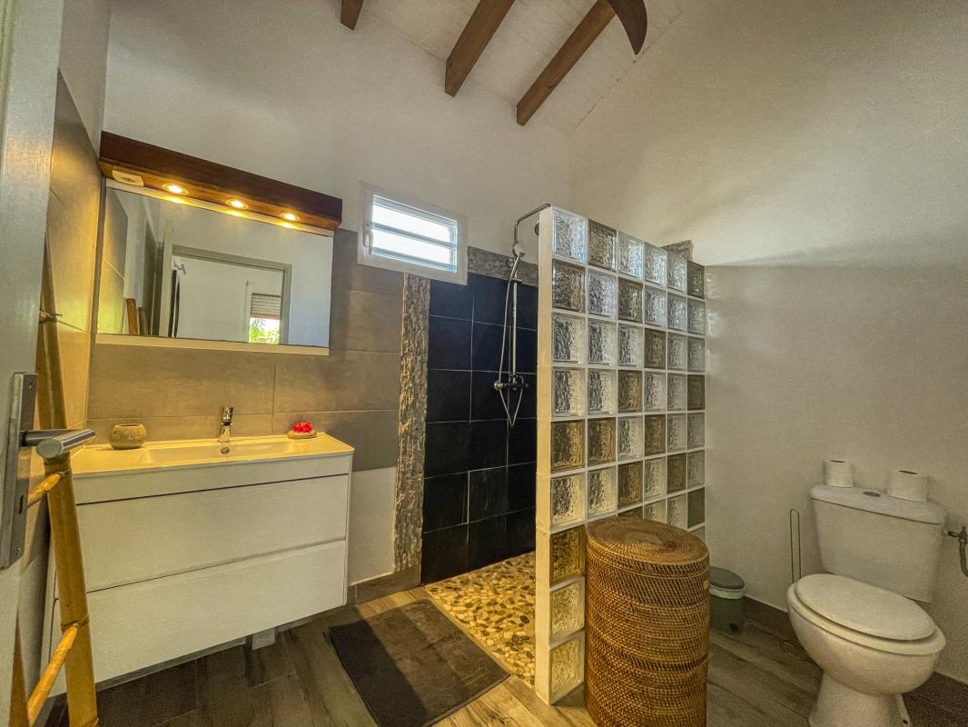 Villa à louer 3 chambres à Saint François Guadeloupe-salle d'eau