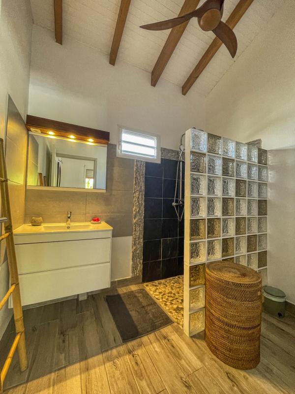 Villa à louer 3 chambres à Saint François Guadeloupe-salle d'eau