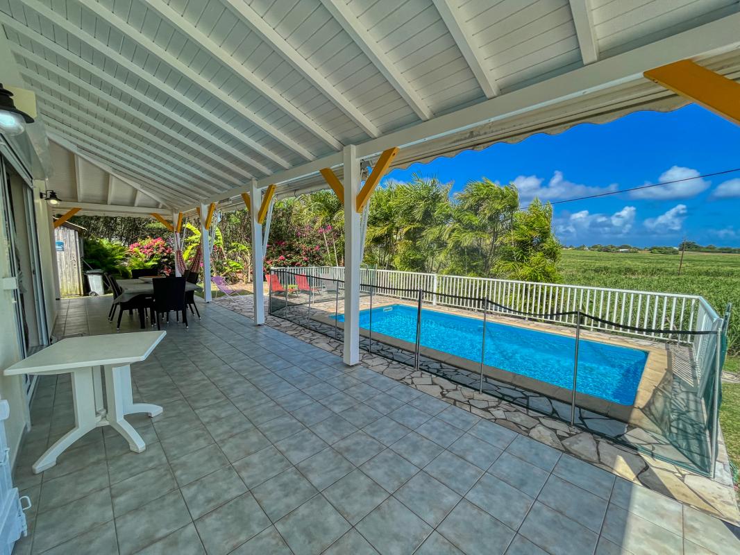 A louer St François Guadeloupe villa 3 chambres pour 6 personnes avec piscine