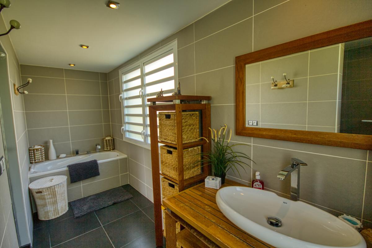A la location villa 3 chambres pour 10 personnes avec piscine à St François en Guadeloupe