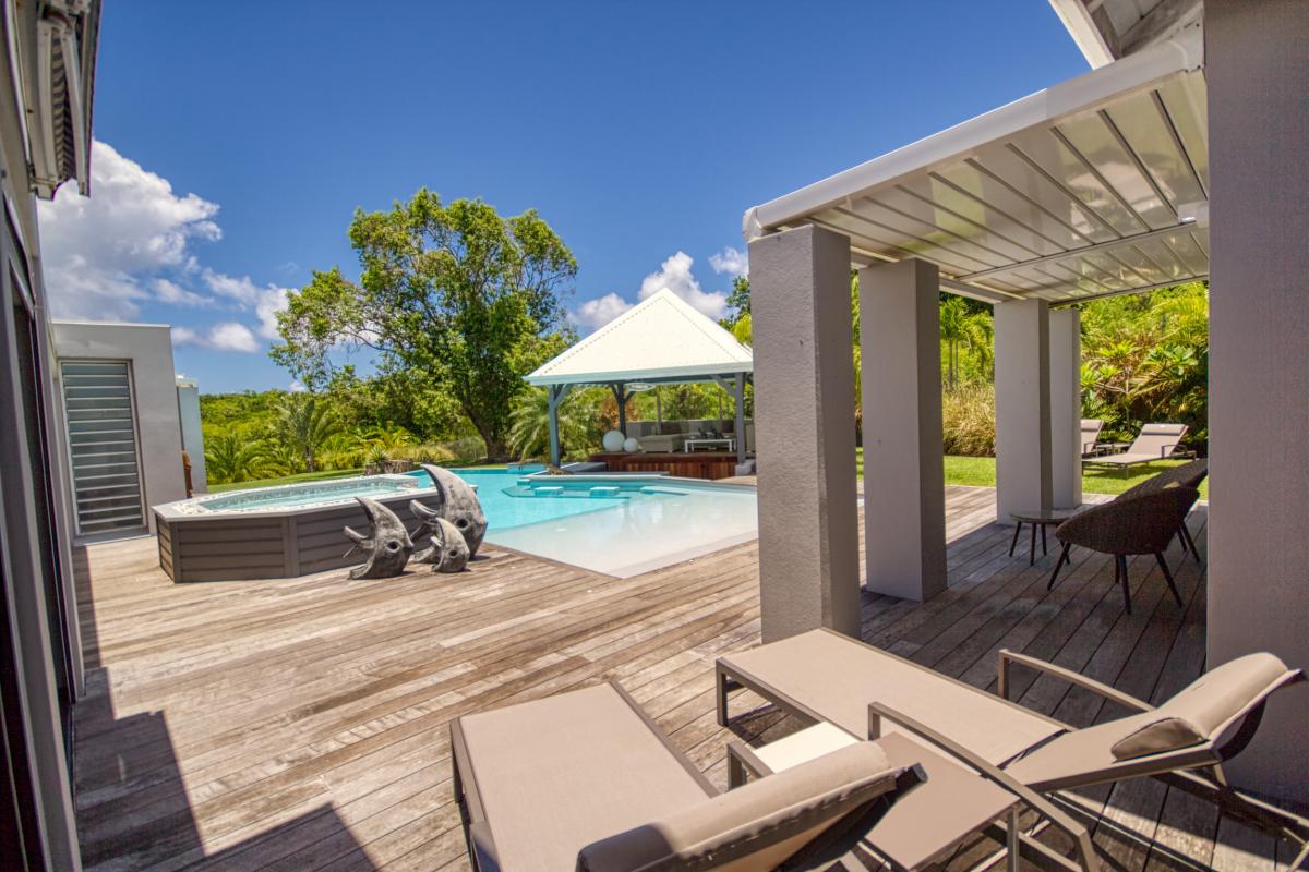 A la location villa 3 chambres pour 10 personnes avec piscine à St François en Guadeloupe
