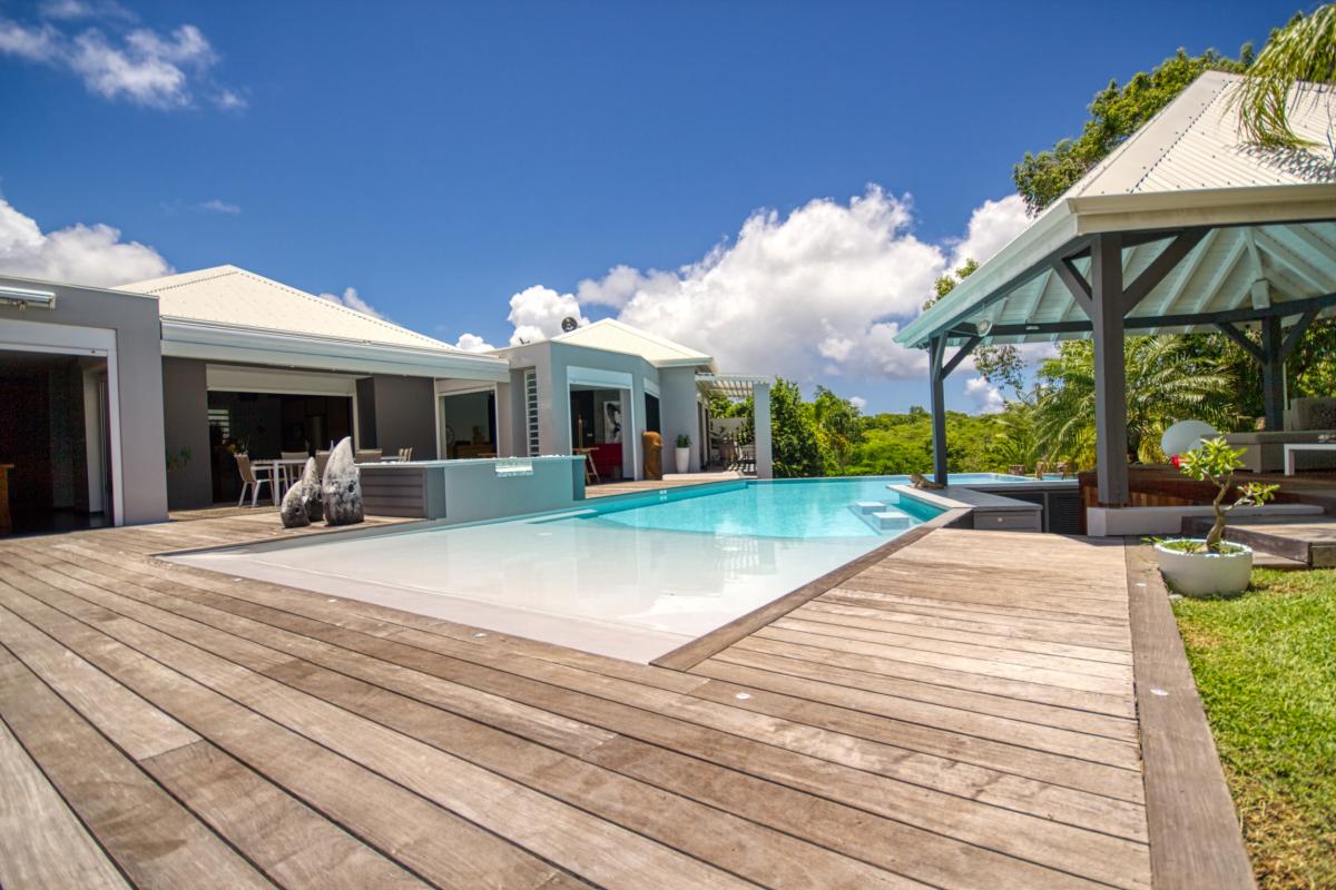 A la location villa 3 chambres pour 10 personnes avec piscine à St François en Guadeloupe