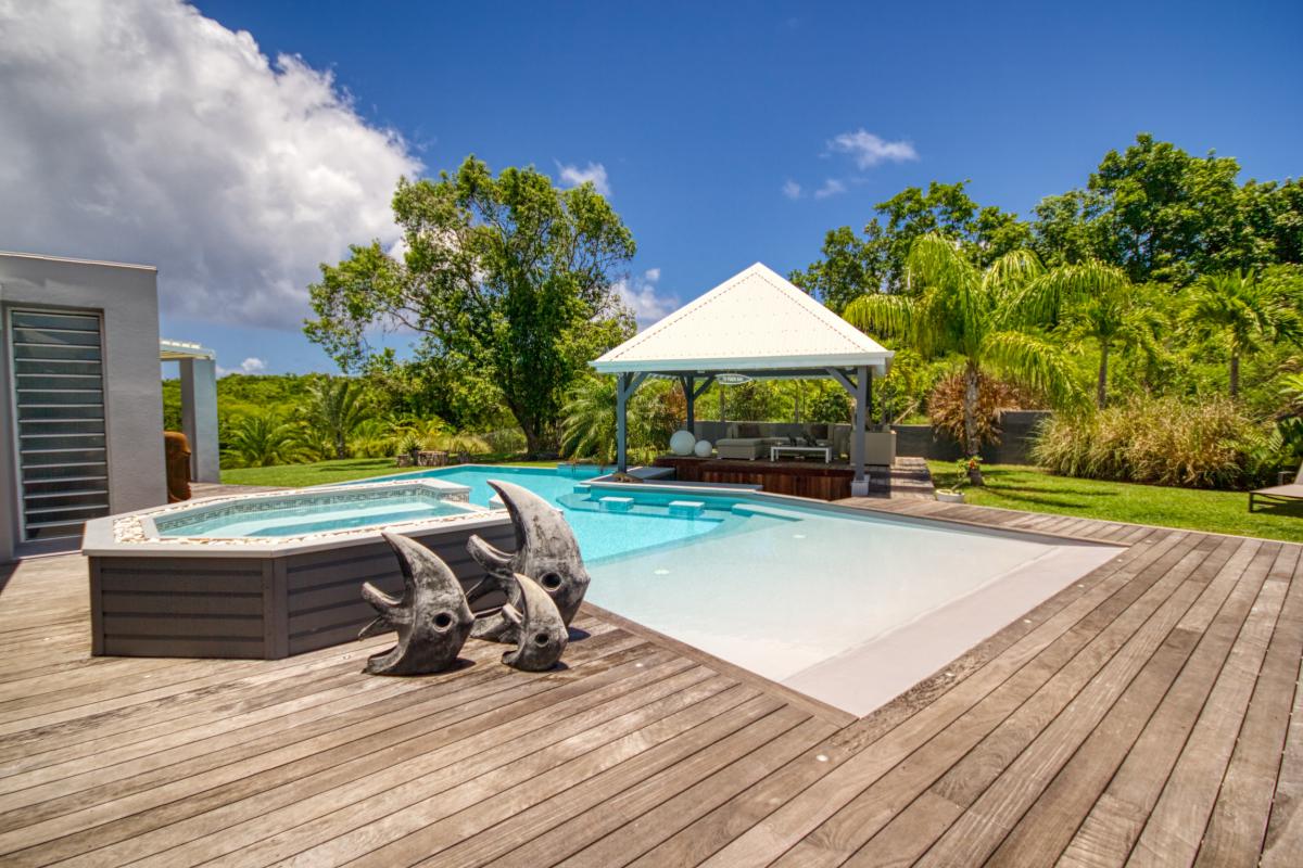 A la location villa 3 chambres pour 10 personnes avec piscine à St François en Guadeloupe