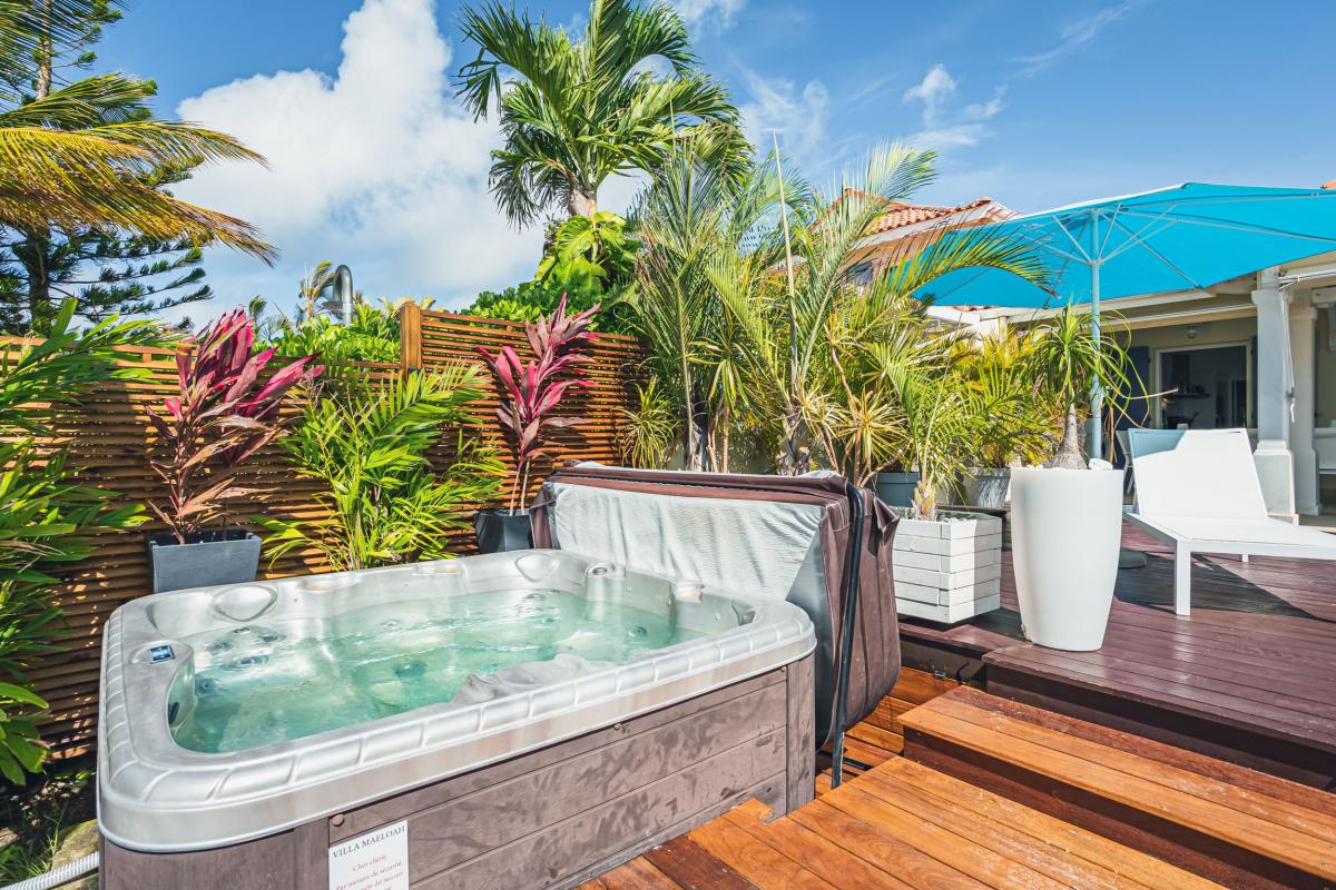 Villa-Pieds-dans-l'eau-Saint-François-Guadeloupe-bain-à-remous