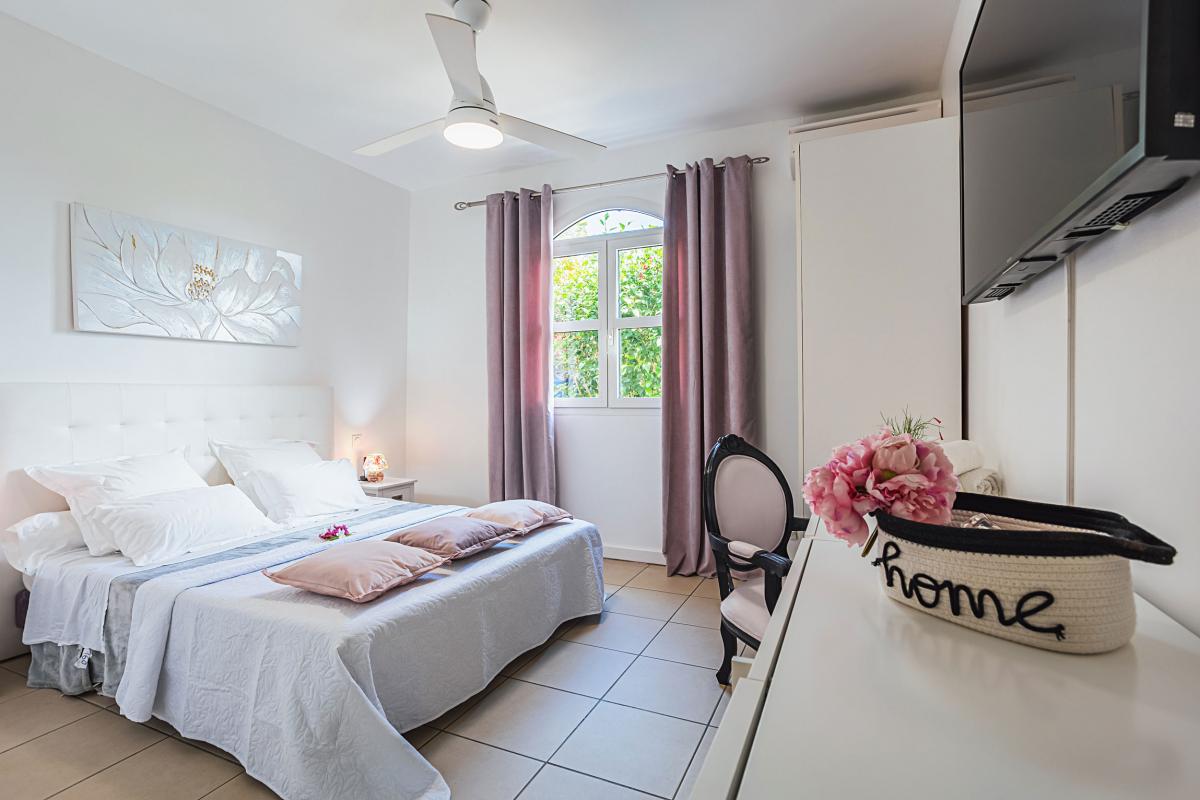Villa-Pieds-dans-l'eau-Saint-François-Guadeloupe-Chambre-parentale