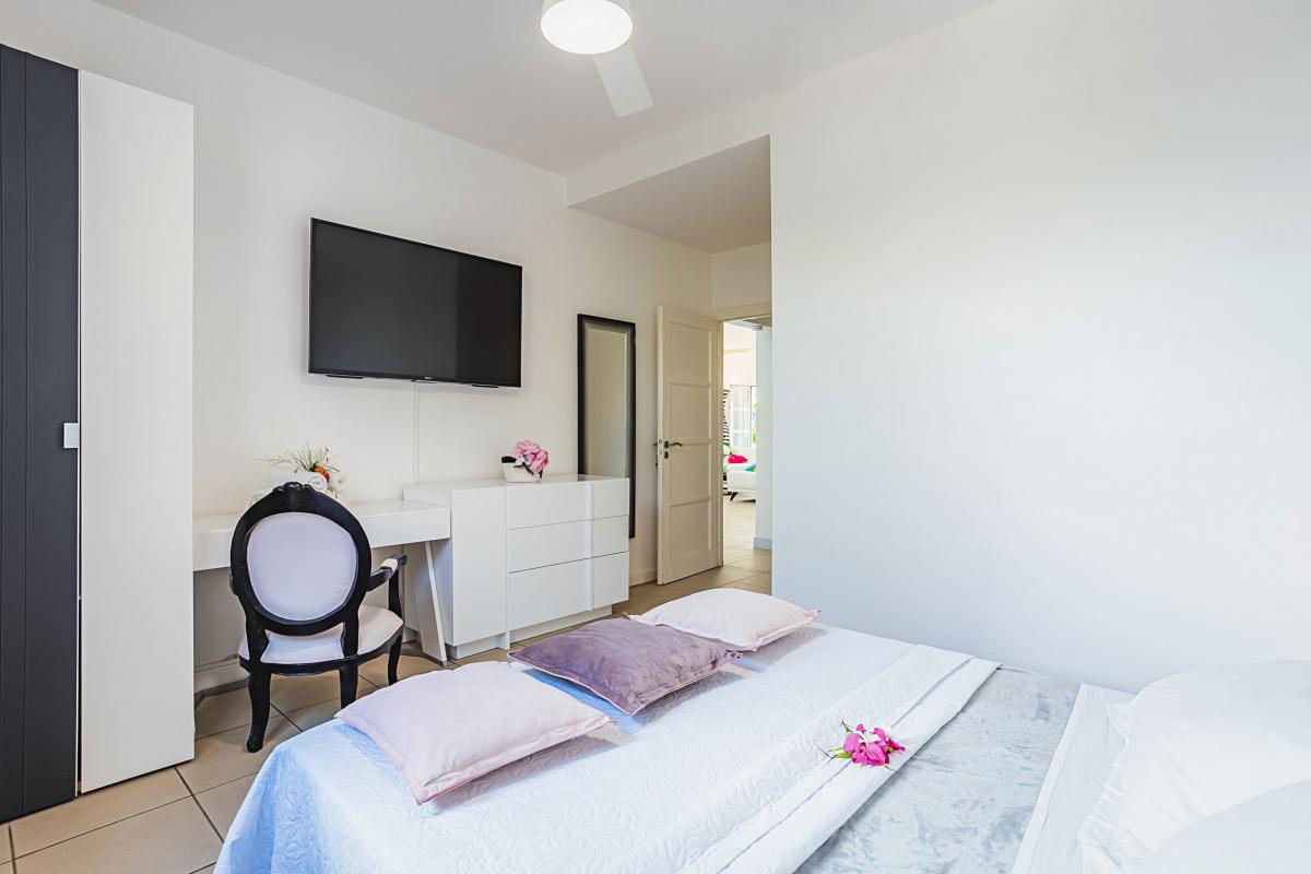 Villa-Pieds-dans-l'eau-Saint-François-Guadeloupe-chambre-parentale