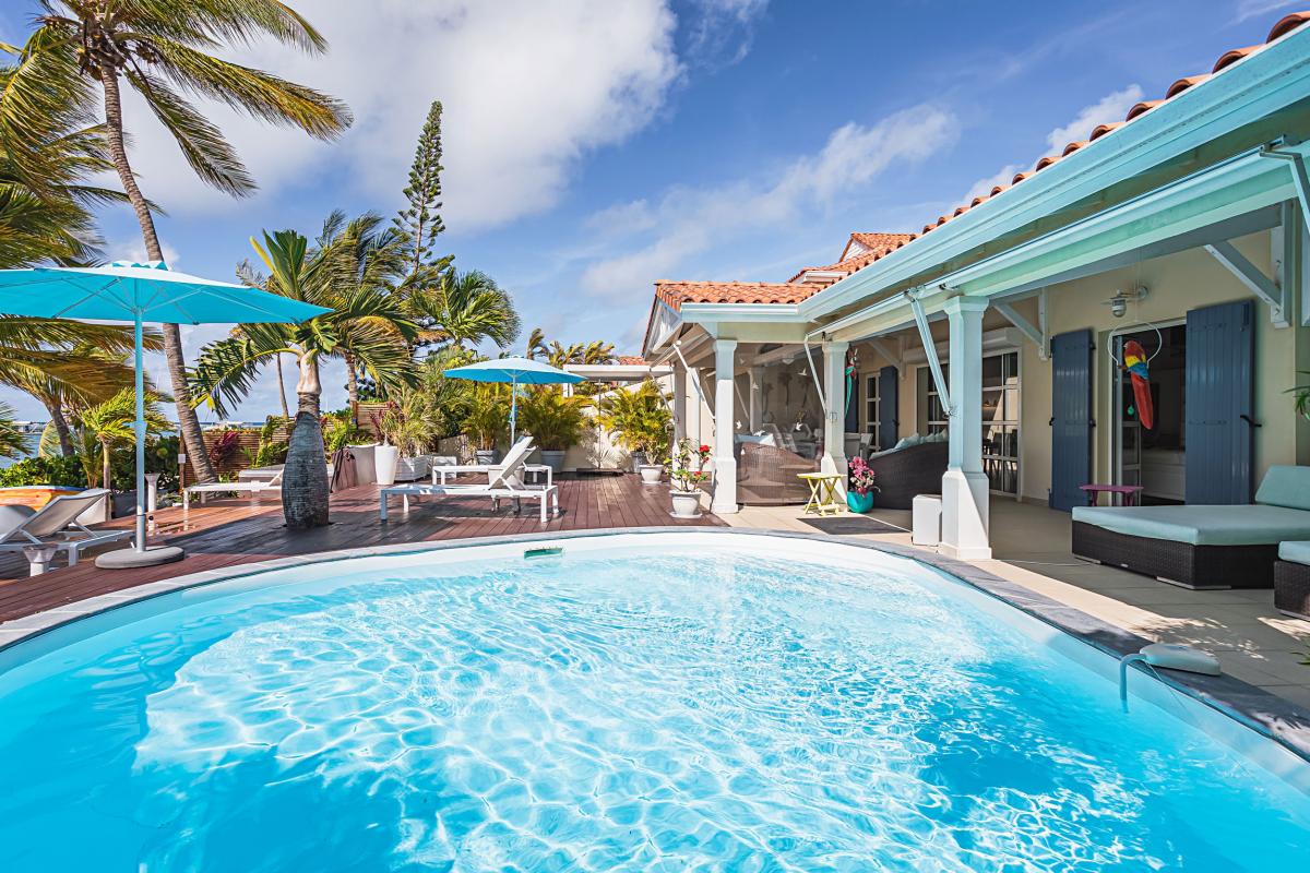 Villa-Pieds-dans-l'eau-Saint-François-Guadeloupe-piscine