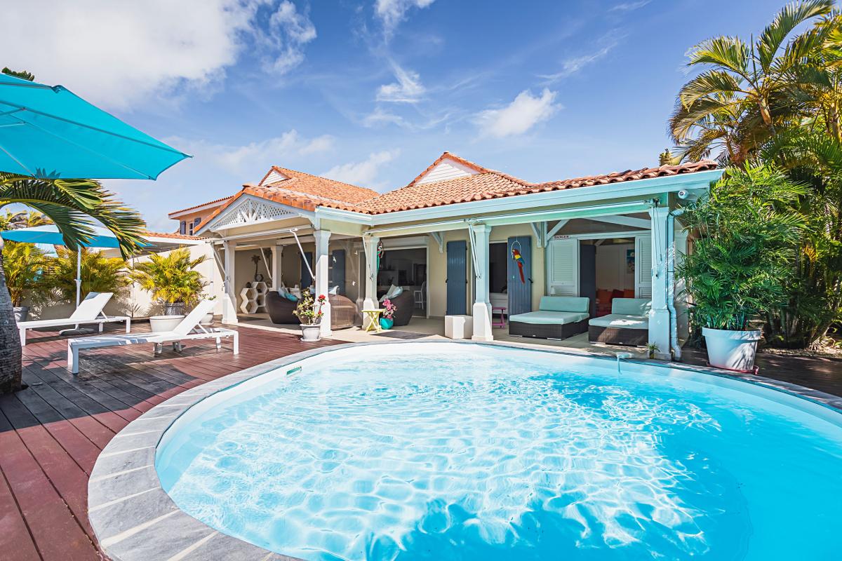 Villa-Pieds-dans-l'eau-Saint-François-Guadeloupe-piscine