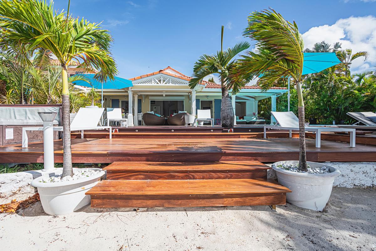 Villa-Pieds-dans-l'eau-Saint-François-Guadeloupe-piscine