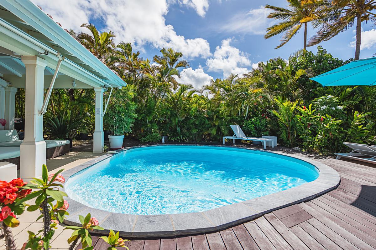 Villa-Pieds-dans-l'eau-Saint-François-Guadeloupe-piscine