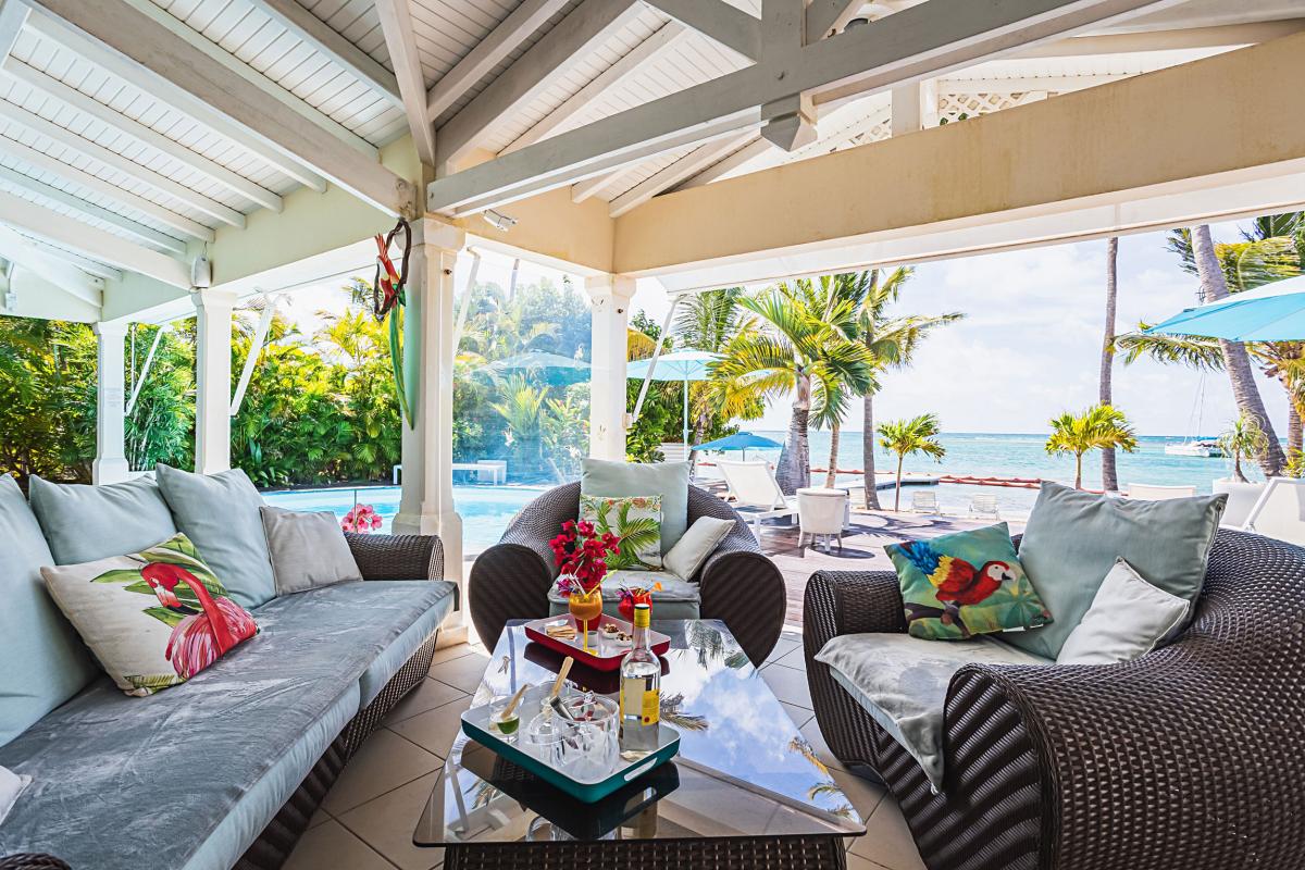 Villa-Pieds-dans-l'eau-Saint-François-Guadeloupe-terrasse