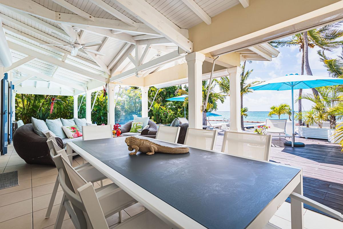Villa-Pieds-dans-l'eau-Saint-François-Guadeloupe-terrasse