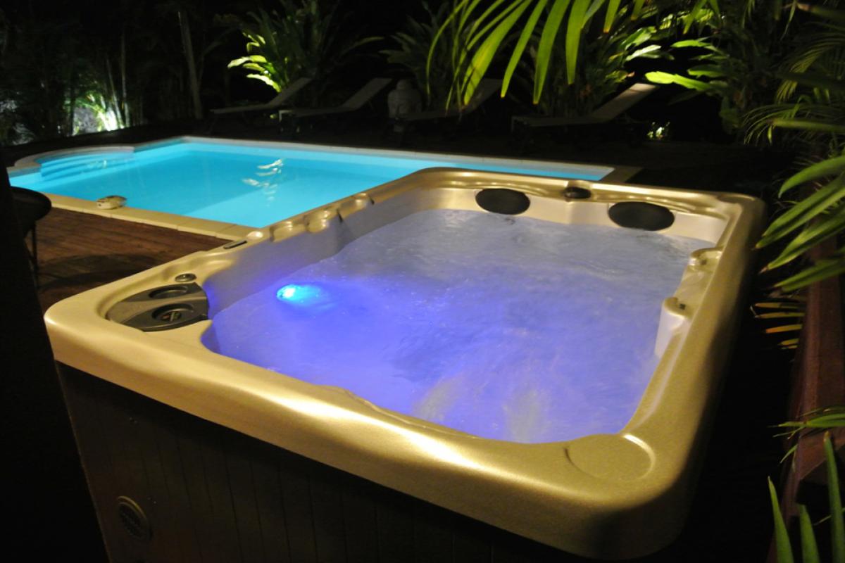 Location villa de standing avec piscine - Jacuzzi