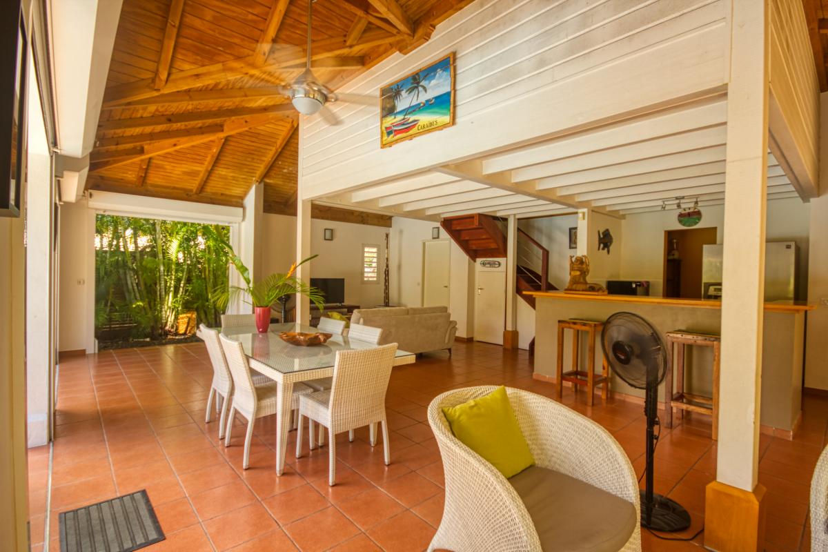 Rental villa with swimming pool - the saloon