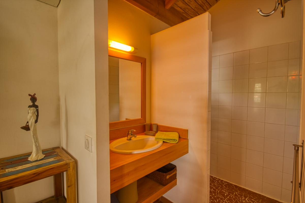 Location villa de standing en Guadeloupe St François avec piscine et jacuzzi 3 chambres pour 6 personnes