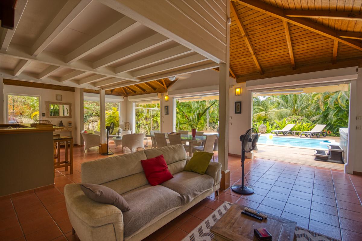 Rental villa with swimming pool - the living room