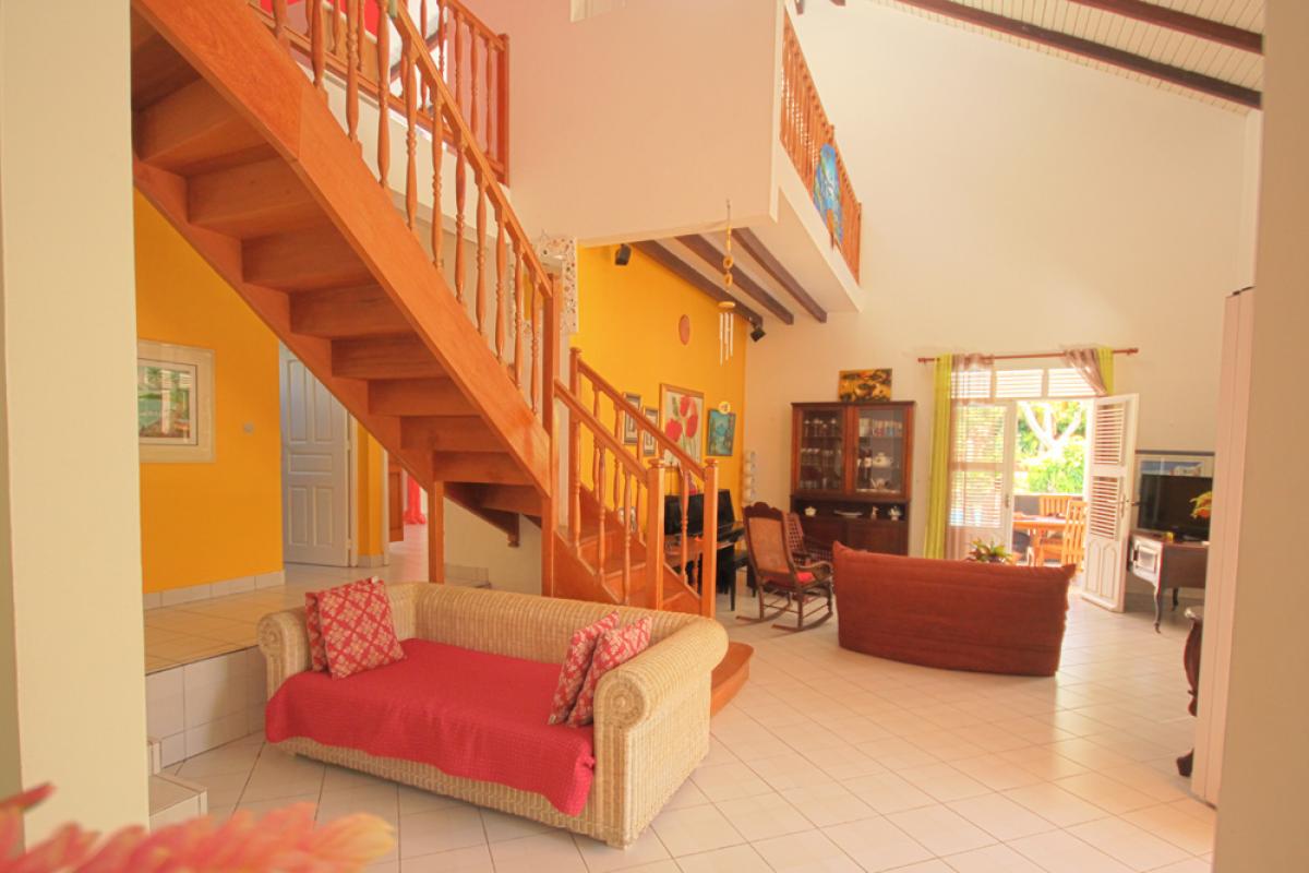 A louer en Guadeloupe villa avec piscine et jacuzzi - Salon