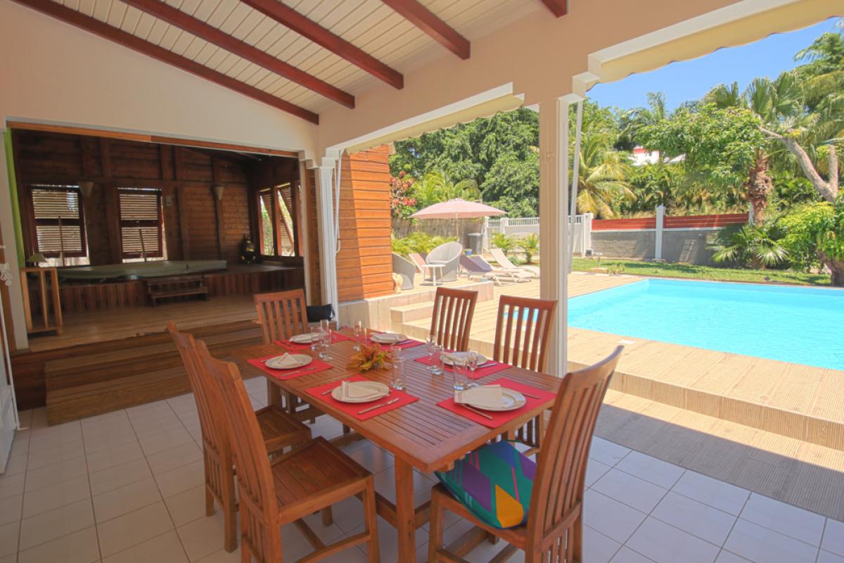 A louer en Guadeloupe villa avec piscine et jacuzzi - Terrasse