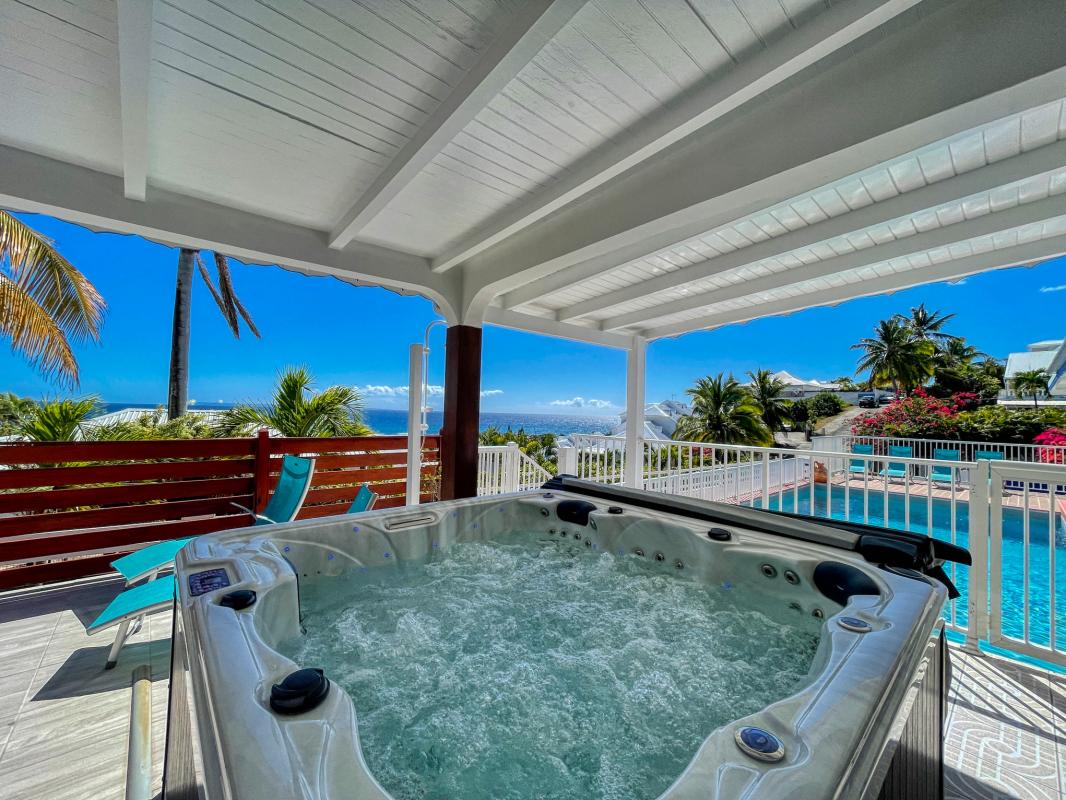 Villa à louer piscine vue mer en Guadeloupe - Vue d'ensemble