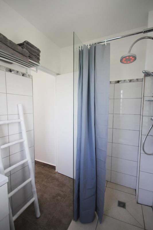 Appartement avec vue mer - Chambre 1 Salle de douche