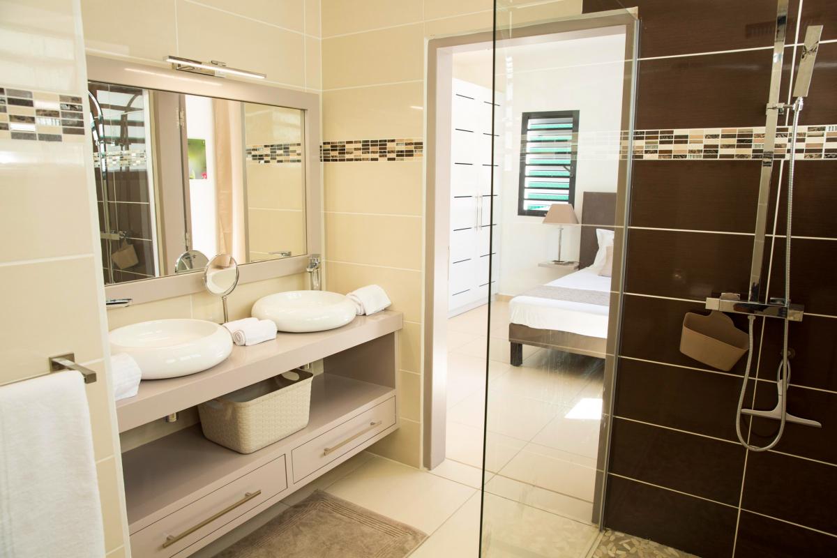 Rent in Guadeloupe high-end villa - Suite Room