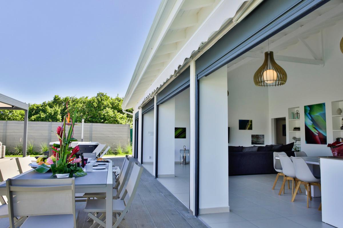 A louer en Guadeloupe villa haut de gamme - Terrasse Pièce à vivre