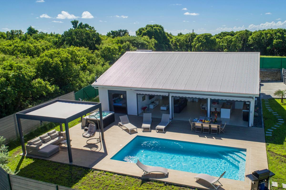 A louer en Guadeloupe villa haut de gamme - Vue d'ensemble