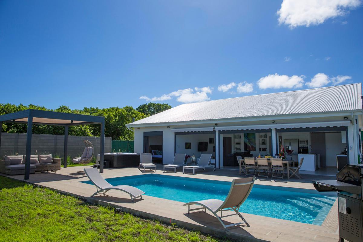 A louer en Guadeloupe villa haut de gamme - Vue d'ensemble