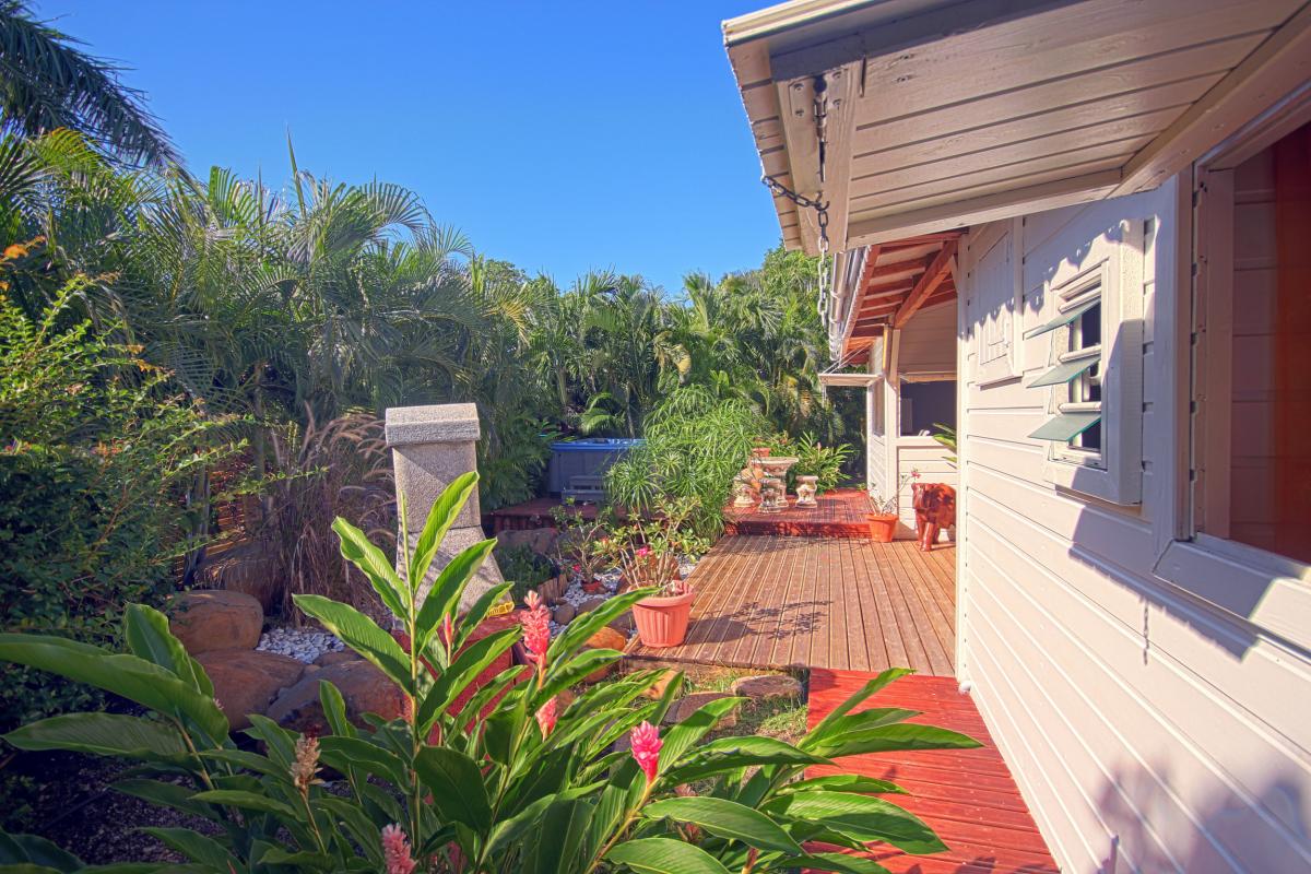 Location bungalow avec jacuzzi en Guadeloupe - Entrée