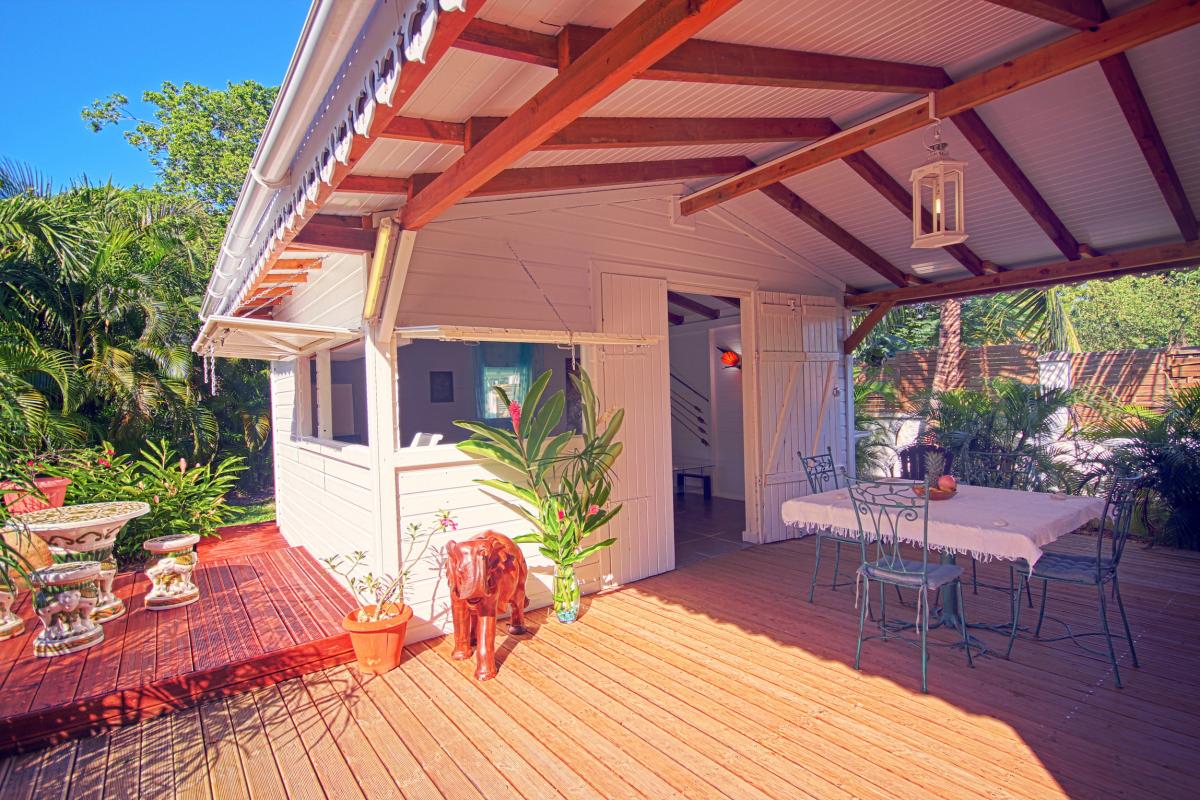Location bungalow avec jacuzzi en Guadeloupe - Terrasse