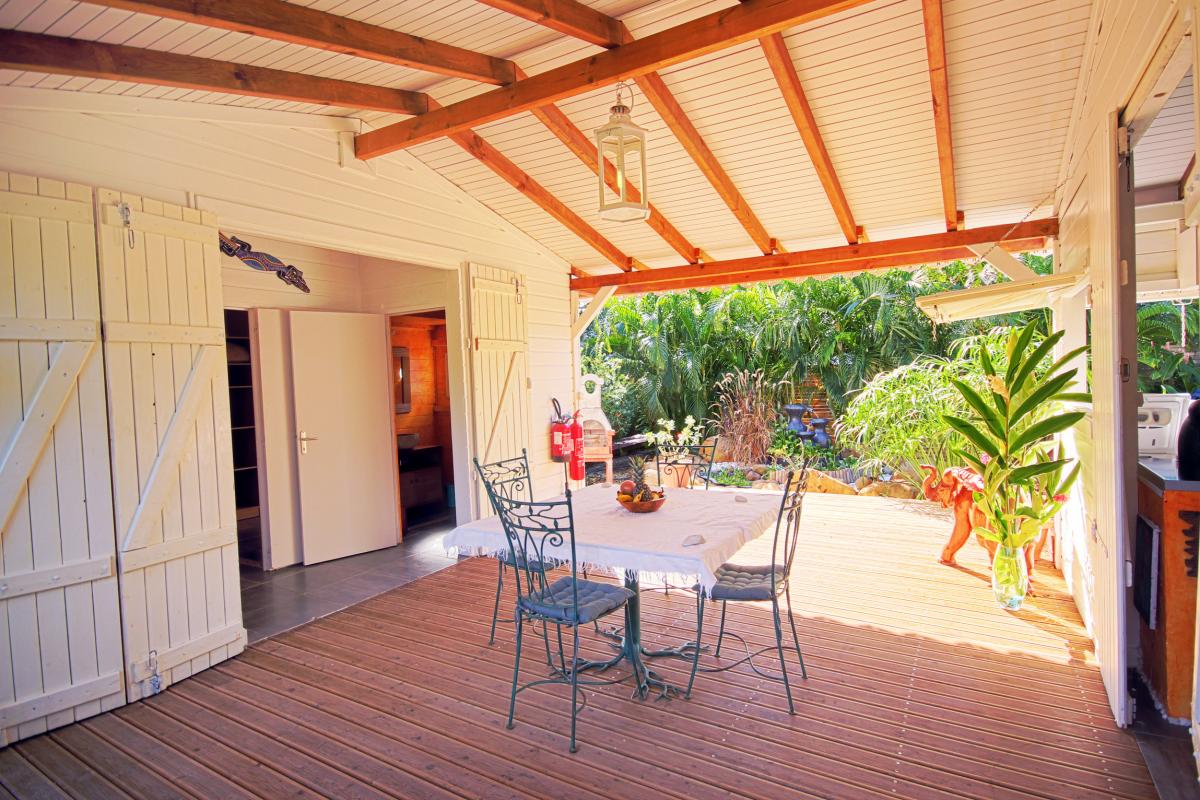 Location bungalow avec jacuzzi en Guadeloupe - Terrasse