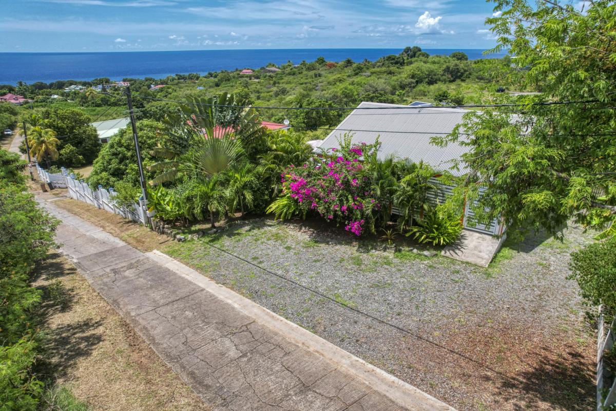 Location villa piscine vue mer Vieux Habitants Guadeloupe_Parking